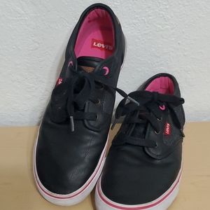 Levi's Cali Cacti Black W/Pink Sneaker Sz 8.5